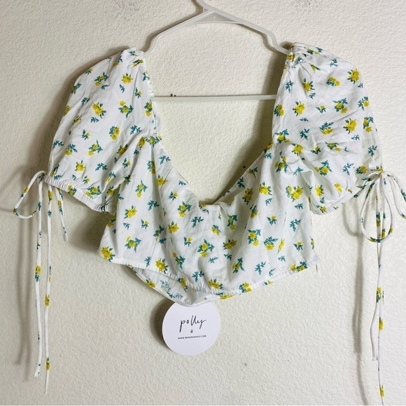 Princess Polly Tops - Princess Polly Moresby Crop Top White NWT Size: 8